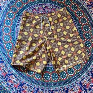 Classic Patagonia geometric design hybrid short. Size 35